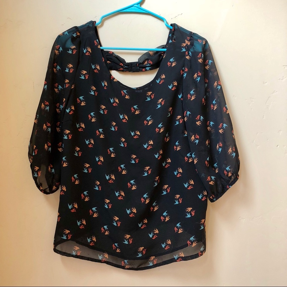 Bird shirt with cute bow in back